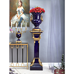 Подсвечник из темно-синего фарфора на бронзовой подставке с фигурками ангелов и декоративными ручками Eden Garden варинант исполнения - 2 | Loft Concept в Красноярске