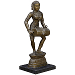 Декоративная статуэтка из латуни Dancing Woman with Mridangam варинант исполнения - 2 | Loft Concept в Красноярске