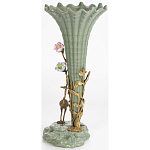 Ваза зеленая фарфоровая с волнистым краем с бронзовой фигуркой журавля Eden Garden  варинант исполнения - 2 | Loft Concept в Красноярске