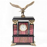 Часы настольные из родонита и бронзы с декором в виде орла Eagle Stone Clock варинант исполнения - 1 | Loft Concept в Красноярске