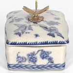 Фарфоровая шкатулка с бронзовой стрекозой Blue and White варинант исполнения - 2 | Loft Concept в Красноярске