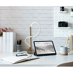 Настольная лампа белым изогнутым плафоном на круглой подставке Luke Lampco Tracer Lamp варинант исполнения - 5 | Loft Concept в Красноярске