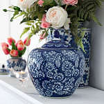 Ваза округлой формы с синей росписью и цветочным узором Blue & White Ornament варинант исполнения - 2 | Loft Concept в Красноярске